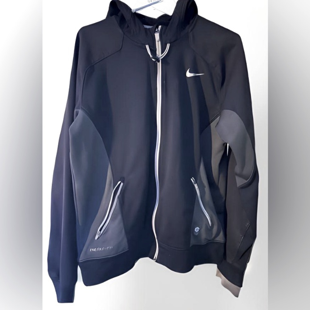 Men’s Medium Nike Therma-Fit zip-up Sweater.